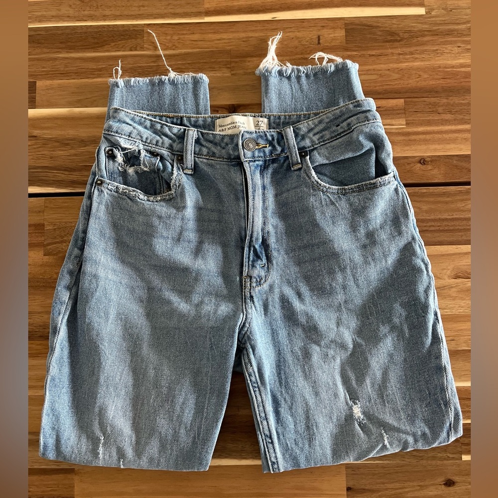 Abercrombie & Fitch Curve Love Mom Jeans Size 27/4R